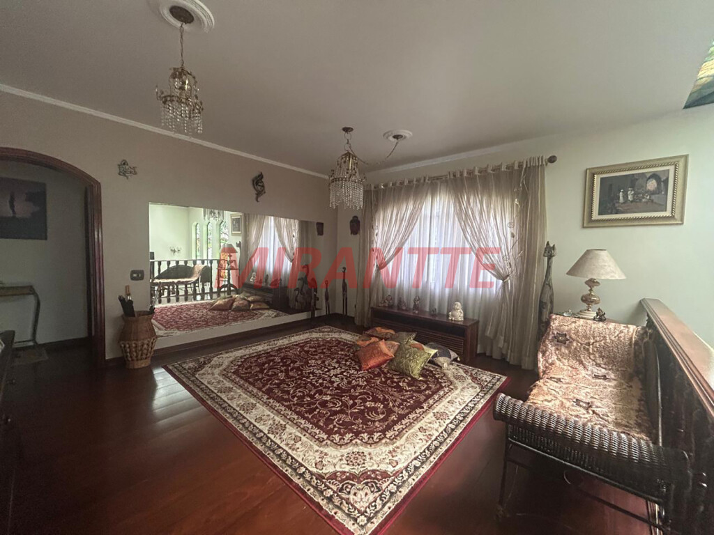 Sobrado de 850m² com 4 quartos em Jardim Floresta