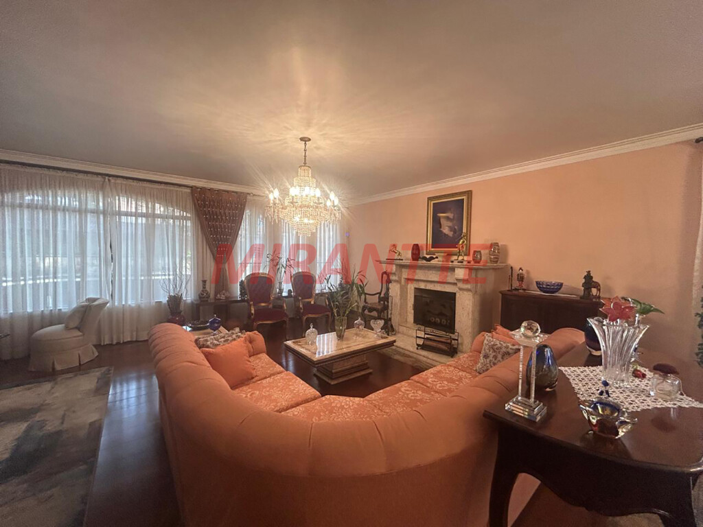 Sobrado de 850m² com 4 quartos em Jardim Floresta