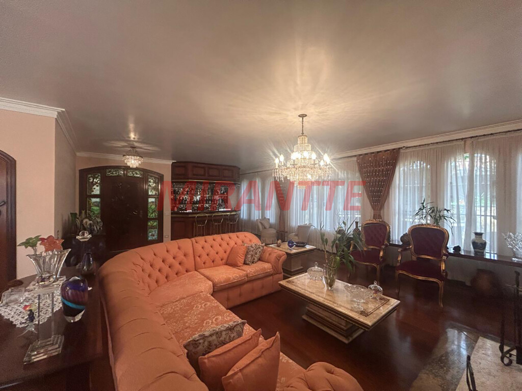 Sobrado de 850m² com 4 quartos em Jardim Floresta