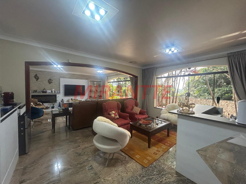 Sobrado de 850m² com 4 quartos em Jardim Floresta