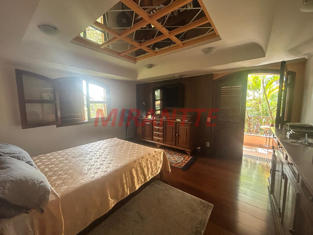 Sobrado de 850m² com 4 quartos em Jardim Floresta