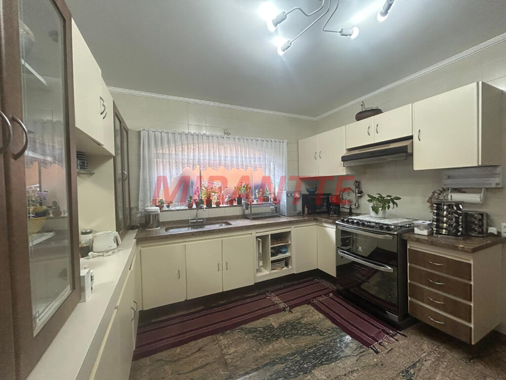 Sobrado de 850m² com 4 quartos em Jardim Floresta