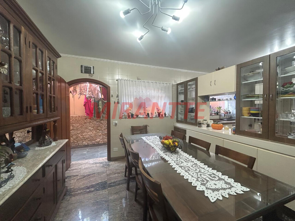 Sobrado de 850m² com 4 quartos em Jardim Floresta