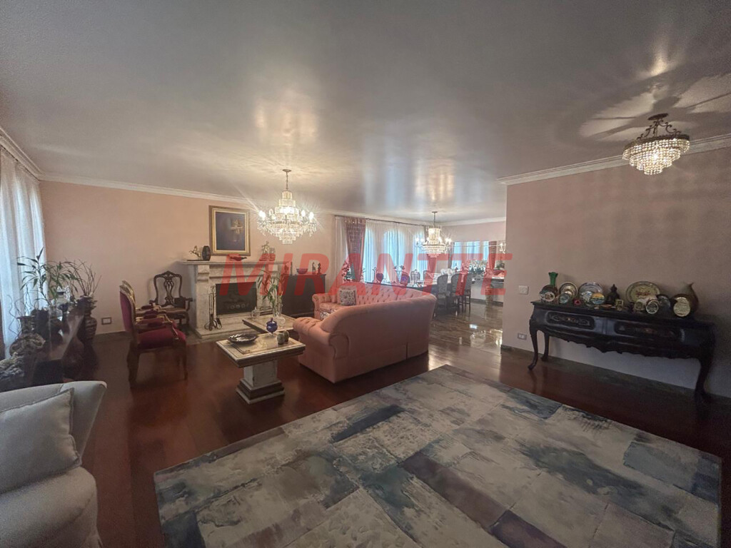 Sobrado de 850m² com 4 quartos em Jardim Floresta