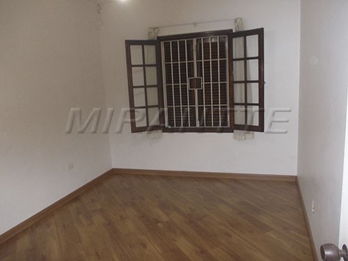 Sobrado de 175m² com 3 quartos em Água Fria