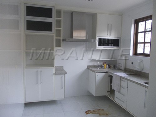 Sobrado de 175m² com 3 quartos em Água Fria