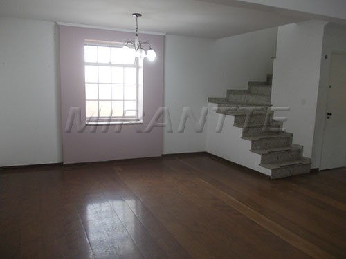 Sobrado de 175m² com 3 quartos em Água Fria