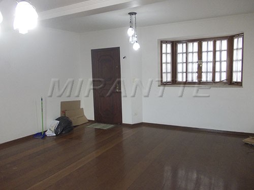 Sobrado de 175m² com 3 quartos em Água Fria
