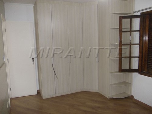 Sobrado de 175m² com 3 quartos em Água Fria