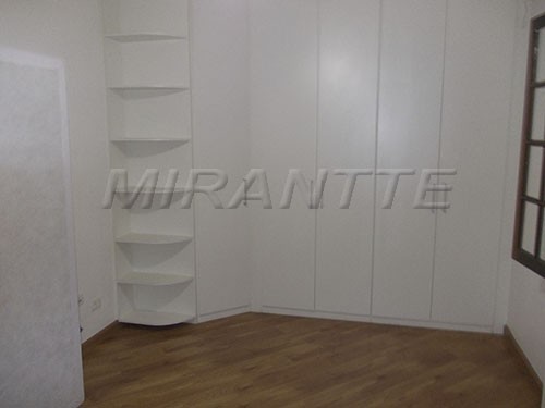 Sobrado de 175m² com 3 quartos em Água Fria