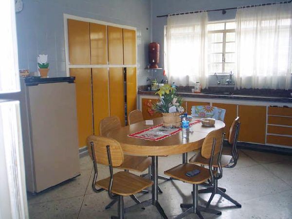Casa terrea com 3 quartos em Água Fria