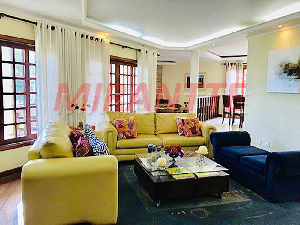Sobrado de 407m² com 4 quartos em Serra da Cantareira