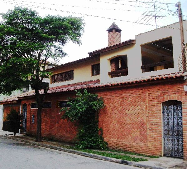 Sobrado de 186m² com 5 quartos em Tremembe