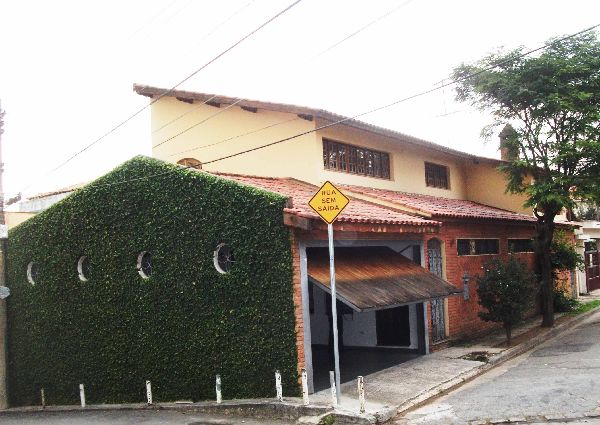 Sobrado de 186m² com 5 quartos em Tremembe
