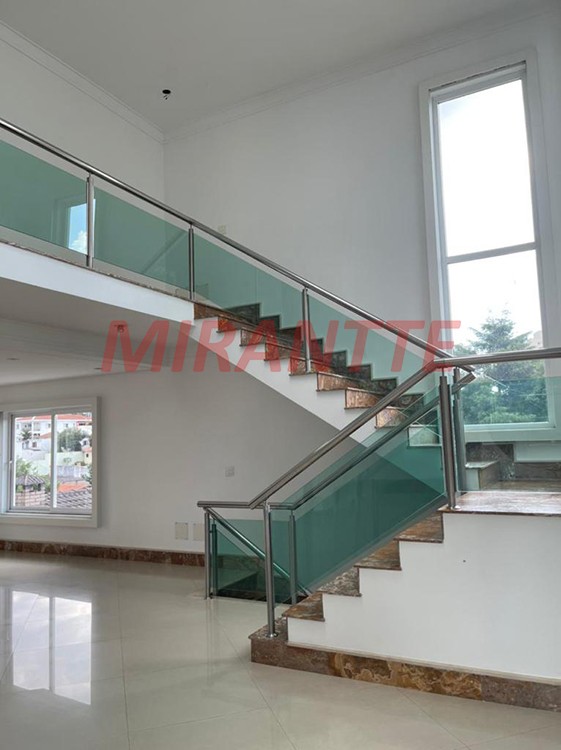 Cond. fechado de 522m² com 3 quartos em Jardim Floresta