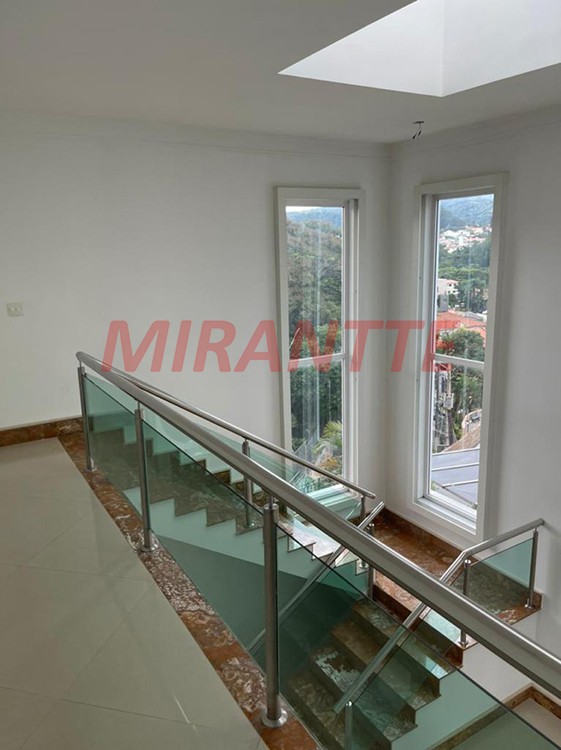 Cond. fechado de 522m² com 3 quartos em Jardim Floresta