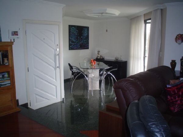 Apartamento de 184m² com 4 quartos em Água Fria