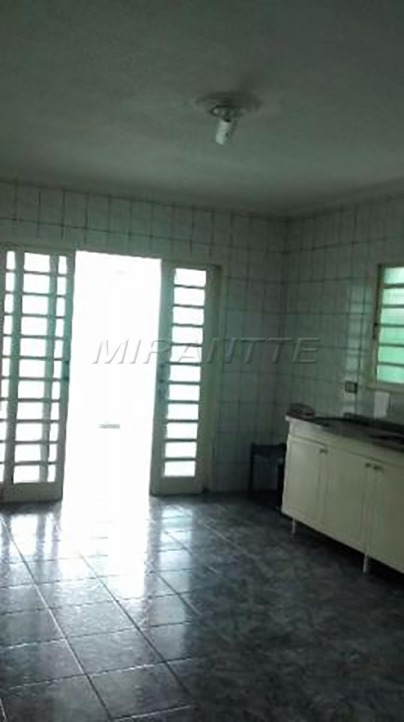 Sobrado de 175m² com 4 quartos em Jardim Tremembé