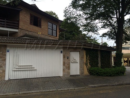 Sobrado de 851m² com 4 quartos em Barro Branco
