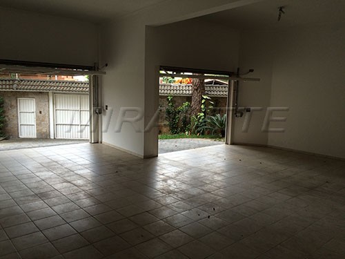 Sobrado de 851m² com 4 quartos em Barro Branco