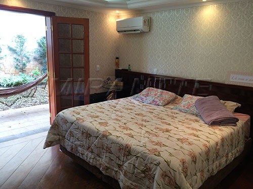 Sobrado de 851m² com 4 quartos em Barro Branco