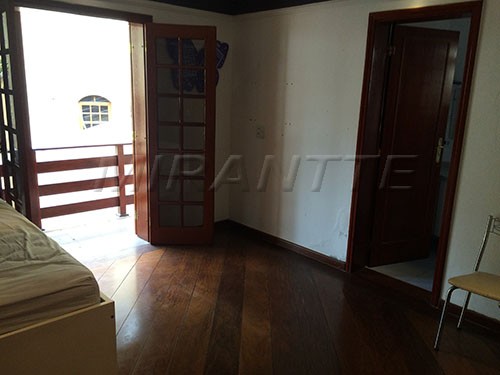 Sobrado de 851m² com 4 quartos em Barro Branco