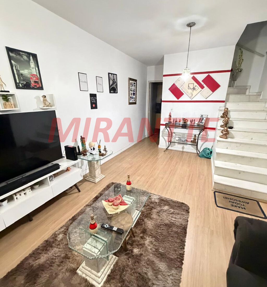 Sobrado de 210m² com 4 quartos em Vila Aurora