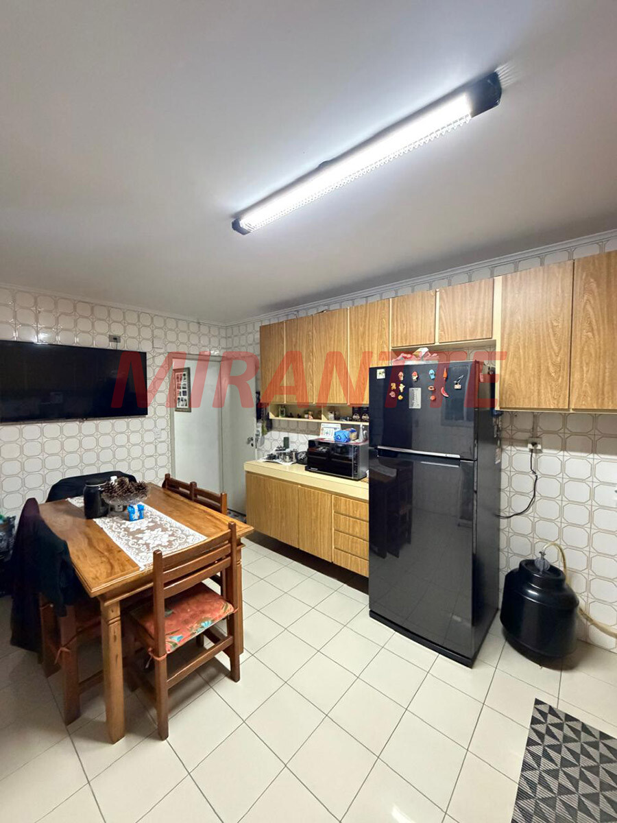 Sobrado de 210m² com 4 quartos em Vila Aurora