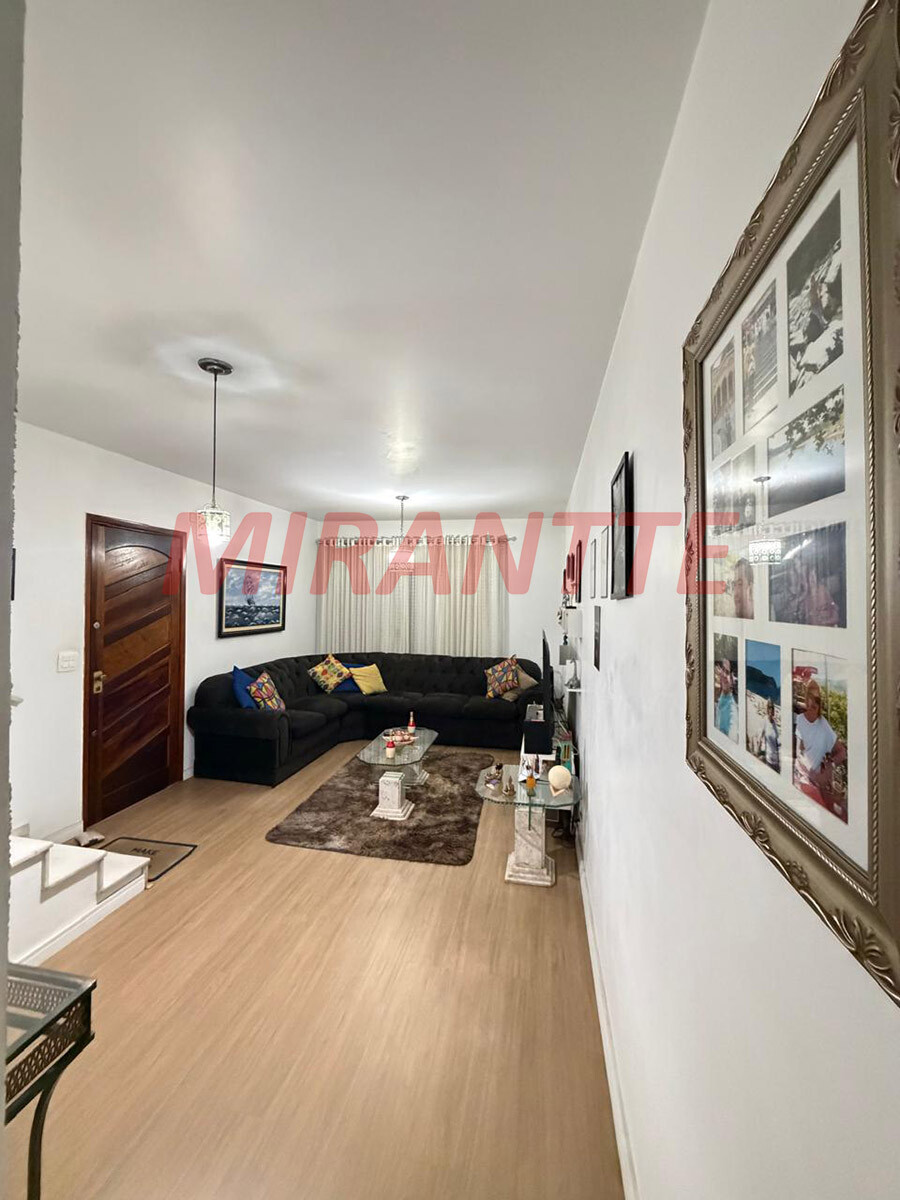 Sobrado de 210m² com 4 quartos em Vila Aurora