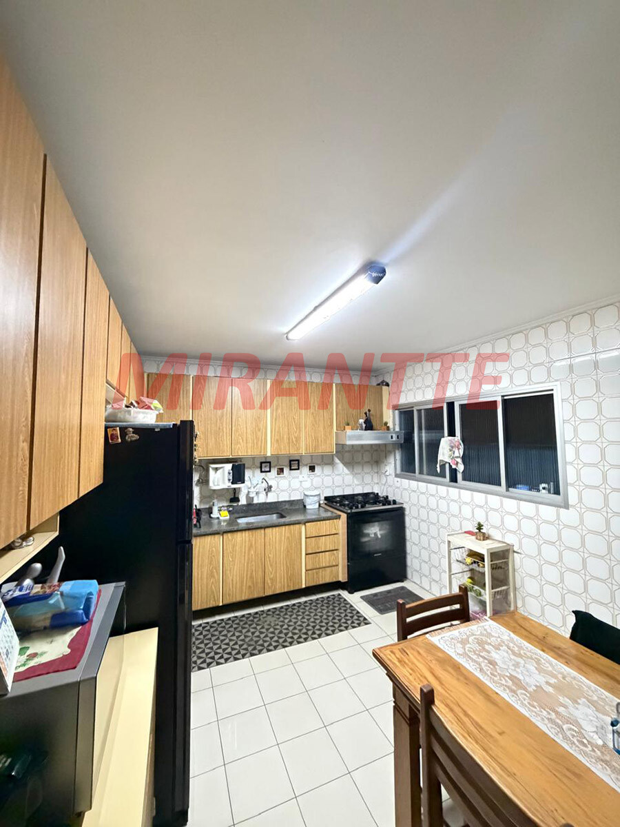 Sobrado de 210m² com 4 quartos em Vila Aurora