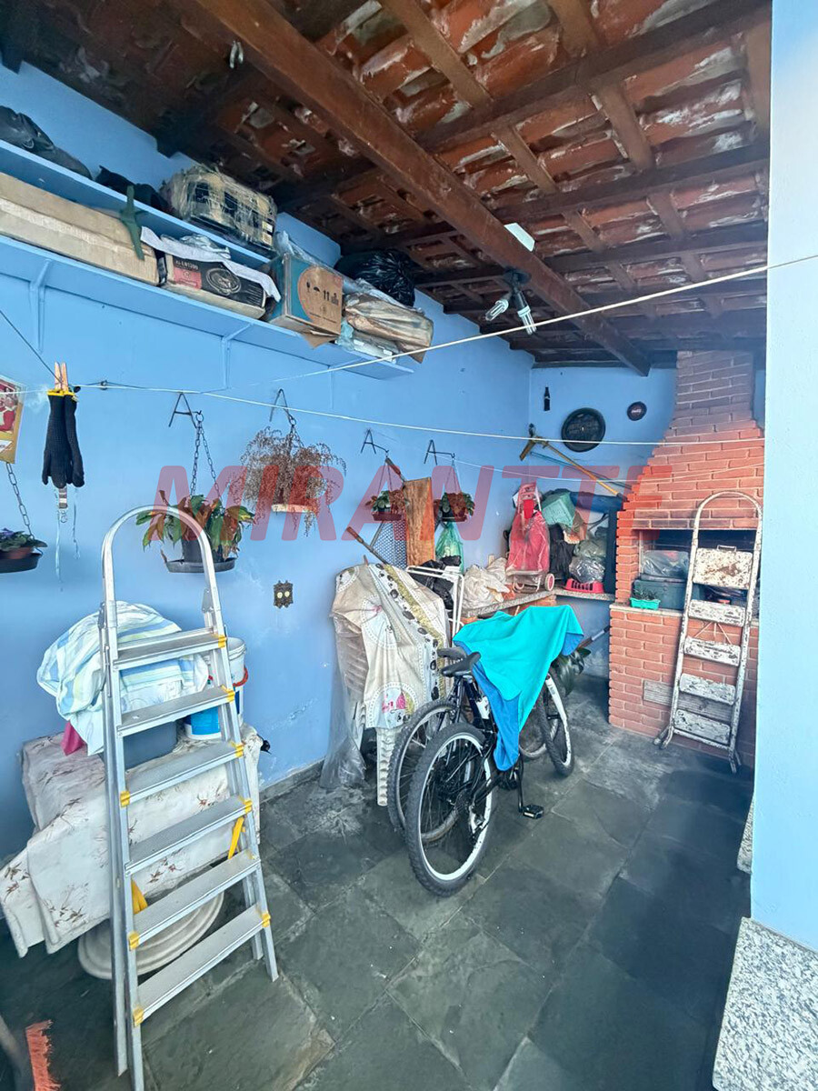 Sobrado de 210m² com 4 quartos em Vila Aurora